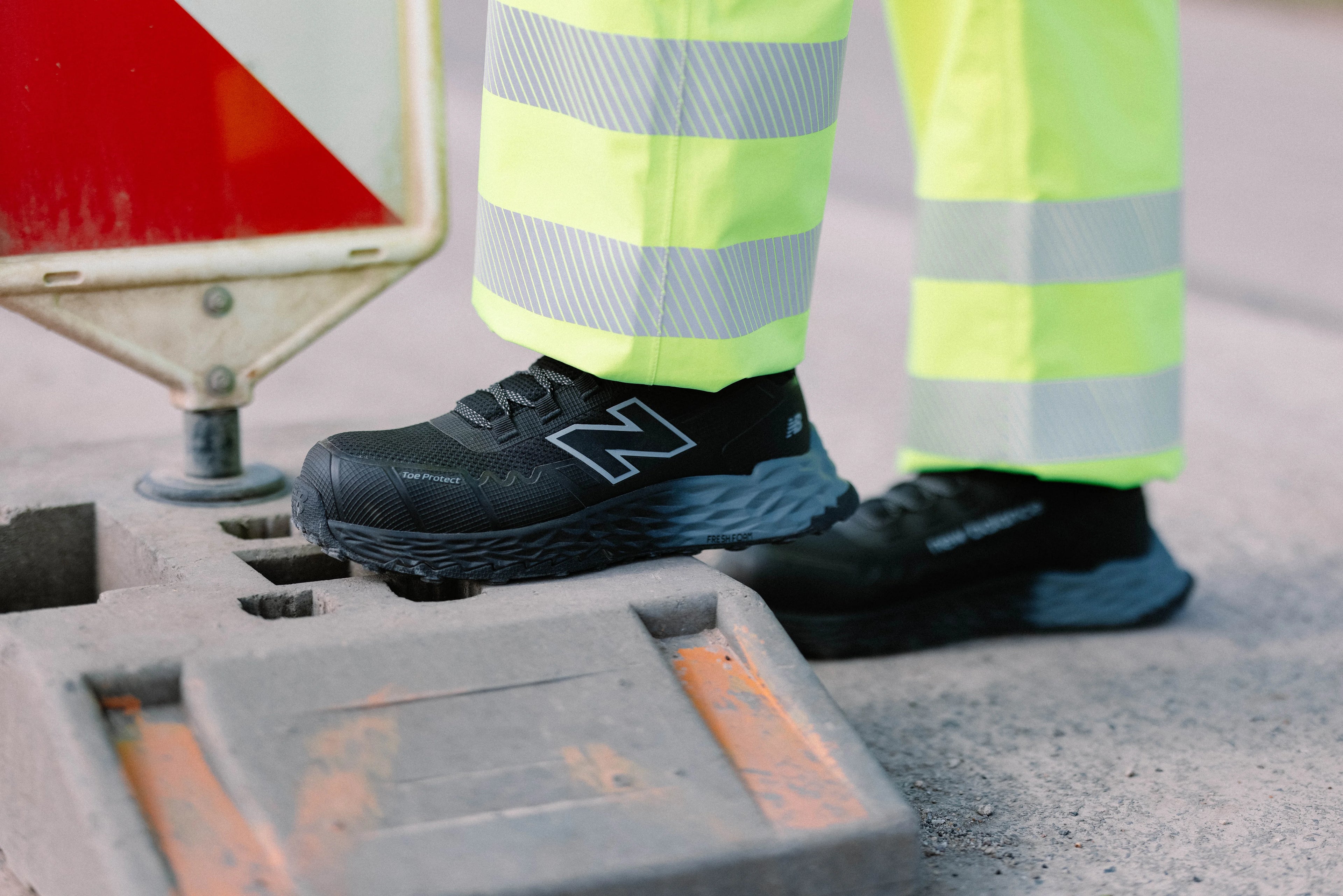 New Balance Cremorne Mid Safety boots S3L, black / grey (12)