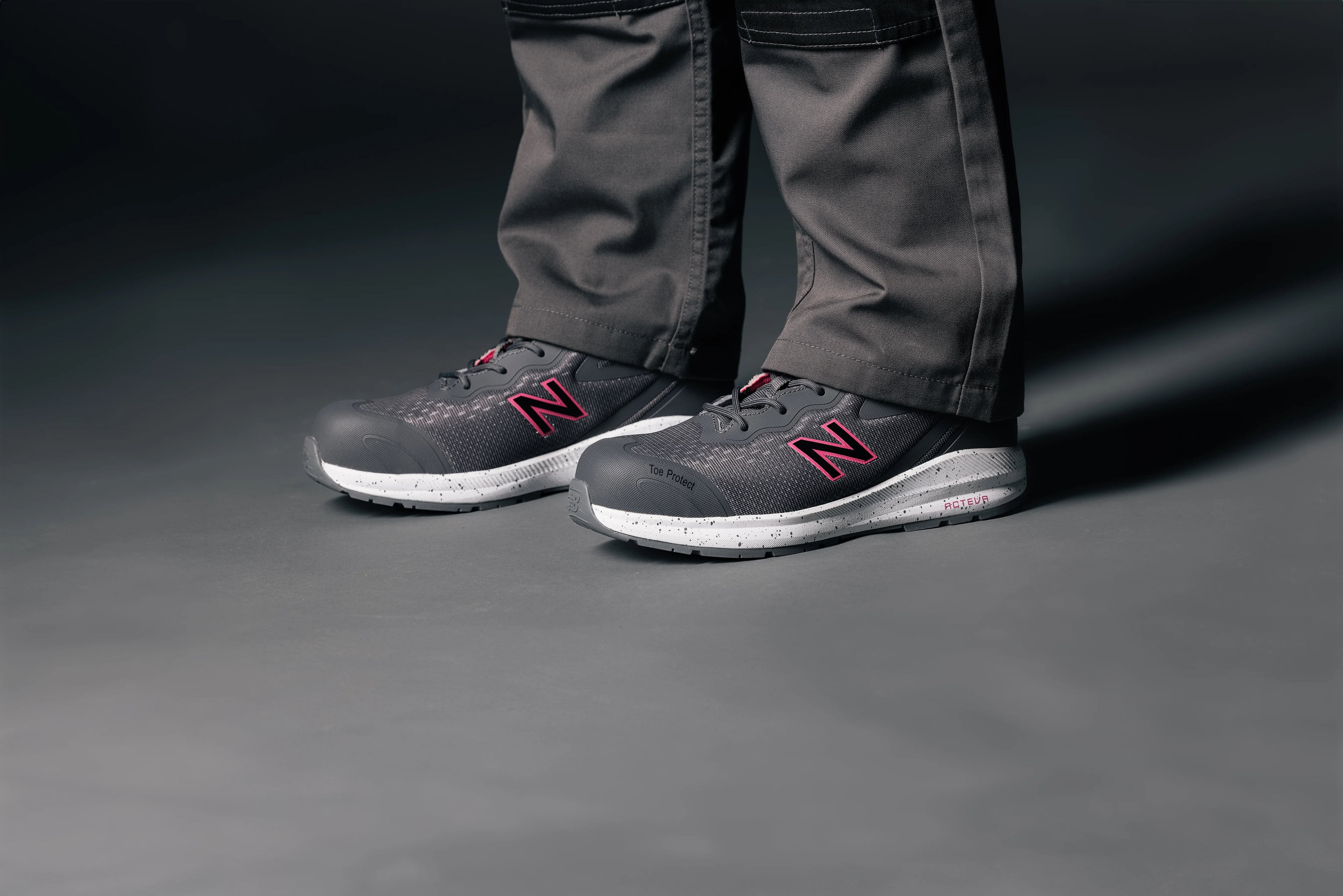 New Balance Logic Womens Safety Shoes S1 PL HRO SR FO Grey/pink (7)